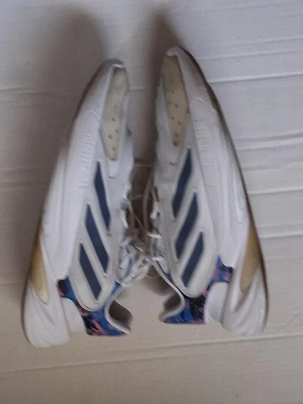 Adidas Ozelia Mens White Low Top Sneakers Size 11.5